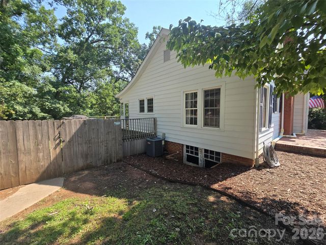 1466 White Oak Avenue, Albemarle, NC 28001