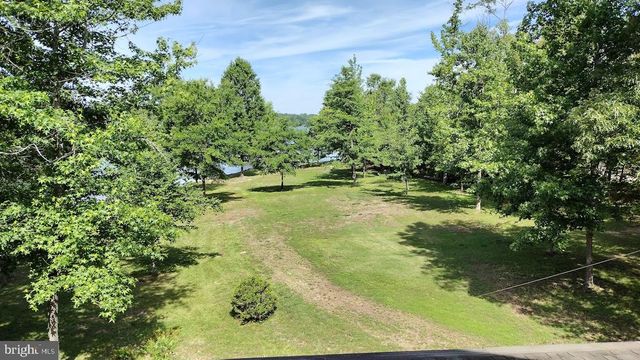 305 CATAMARAN CT, Bumpass, VA 23024
