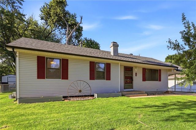 128 SW 18TH Street, Oak Grove, MO 64075