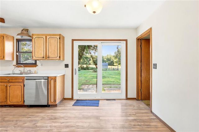 128 SW 18TH Street, Oak Grove, MO 64075