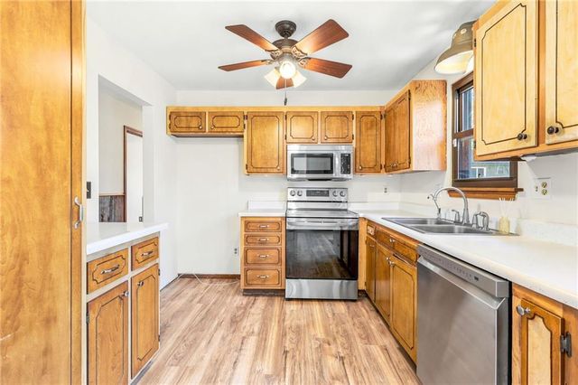 128 SW 18TH Street, Oak Grove, MO 64075