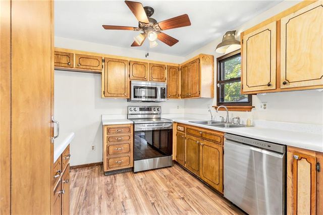 128 SW 18TH Street, Oak Grove, MO 64075