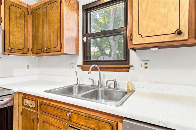 128 SW 18TH Street, Oak Grove, MO 64075