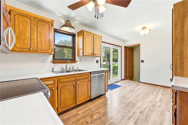 128 SW 18TH Street, Oak Grove, MO 64075