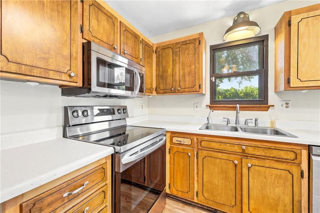 128 SW 18TH Street, Oak Grove, MO 64075