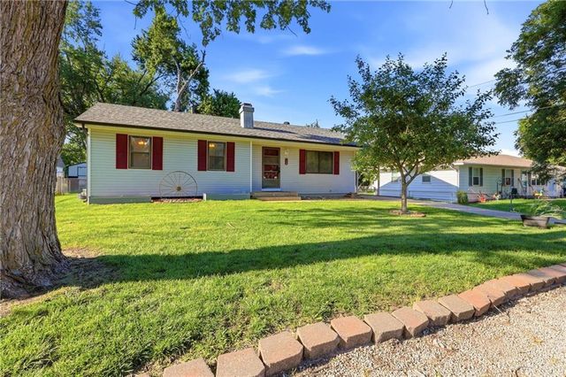 128 SW 18TH Street, Oak Grove, MO 64075