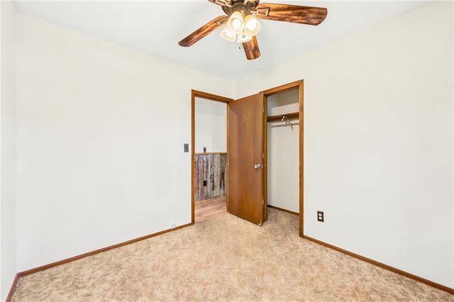 128 SW 18TH Street, Oak Grove, MO 64075