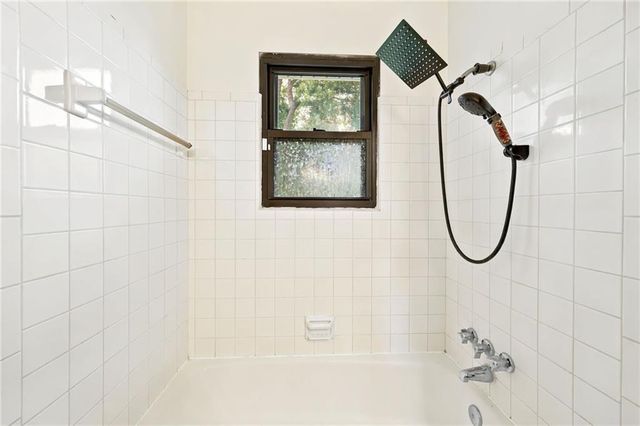128 SW 18TH Street, Oak Grove, MO 64075