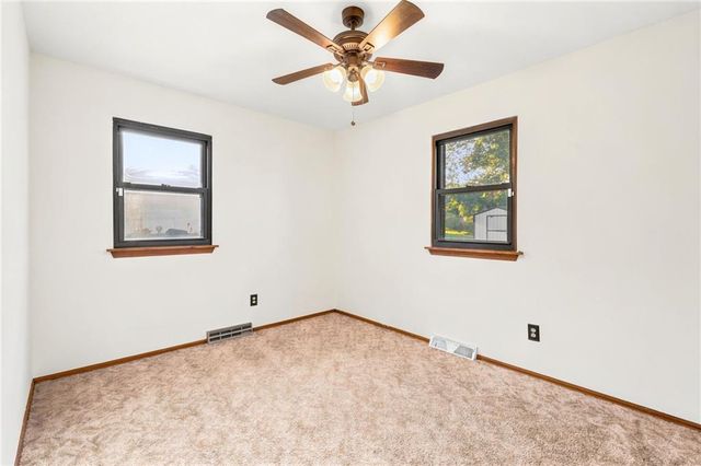 128 SW 18TH Street, Oak Grove, MO 64075