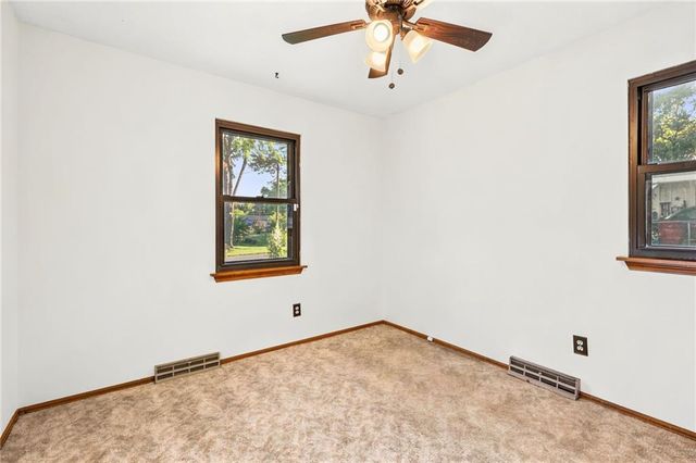 128 SW 18TH Street, Oak Grove, MO 64075