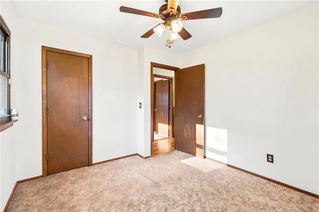 128 SW 18TH Street, Oak Grove, MO 64075