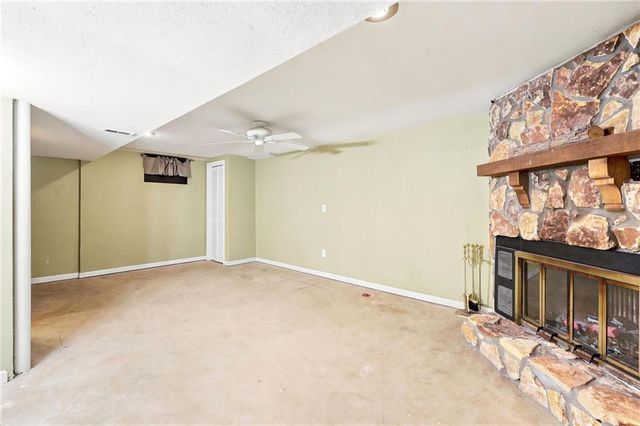 128 SW 18TH Street, Oak Grove, MO 64075