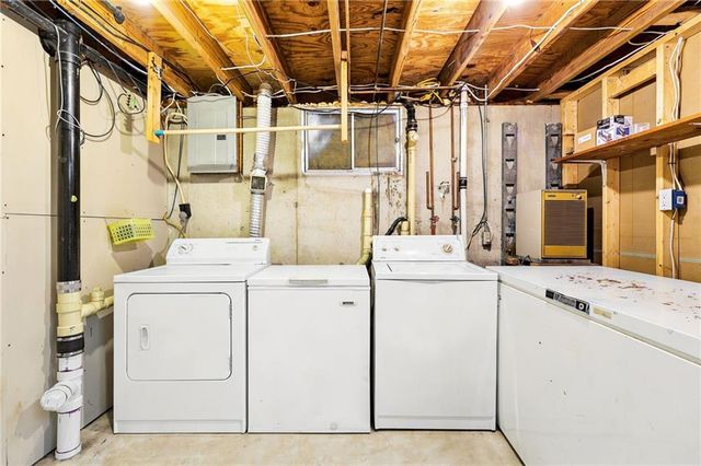 128 SW 18TH Street, Oak Grove, MO 64075