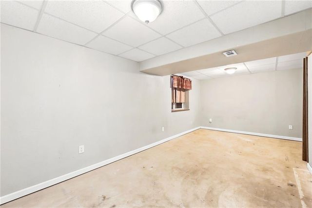 128 SW 18TH Street, Oak Grove, MO 64075