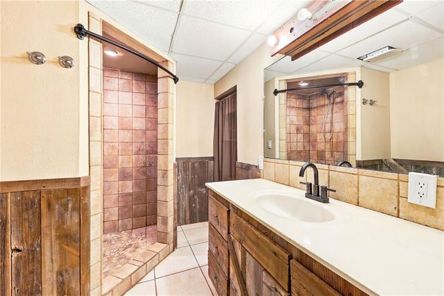 128 SW 18TH Street, Oak Grove, MO 64075