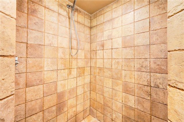 128 SW 18TH Street, Oak Grove, MO 64075