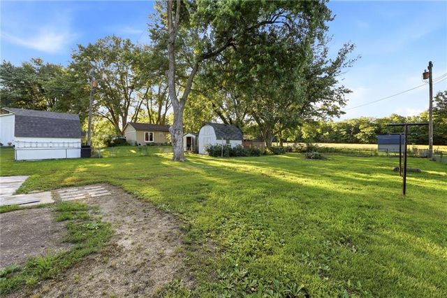 128 SW 18TH Street, Oak Grove, MO 64075