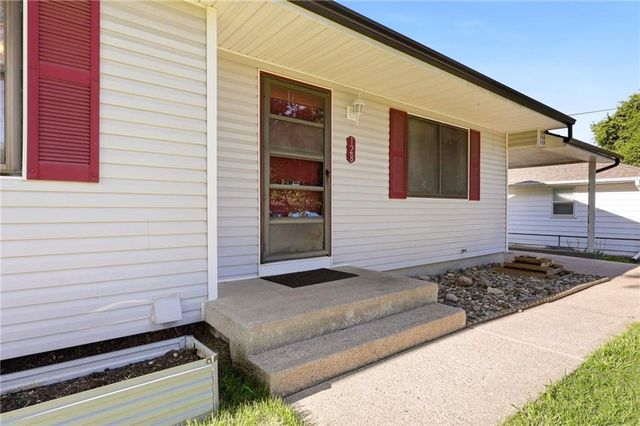 128 SW 18TH Street, Oak Grove, MO 64075