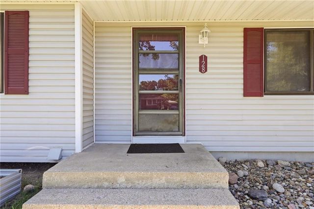 128 SW 18TH Street, Oak Grove, MO 64075