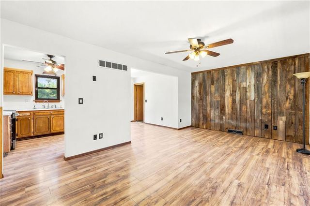 128 SW 18TH Street, Oak Grove, MO 64075