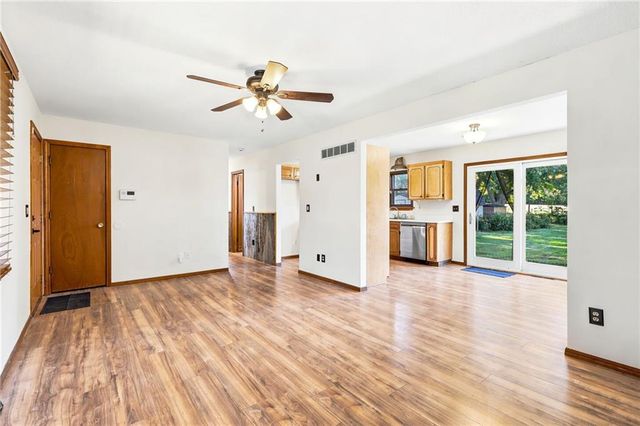 128 SW 18TH Street, Oak Grove, MO 64075