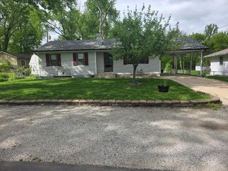 128 SW 18TH Street, Oak Grove, MO 64075