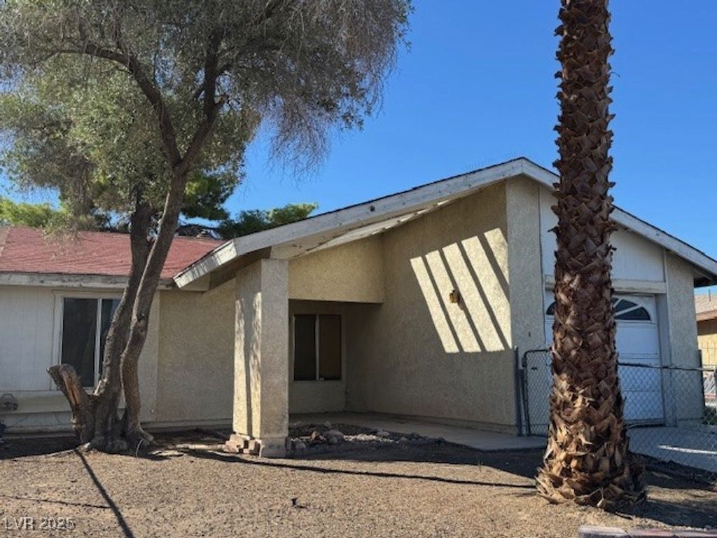 Image 3 of property listing at 30 Traci Street, Las Vegas, NV 89110