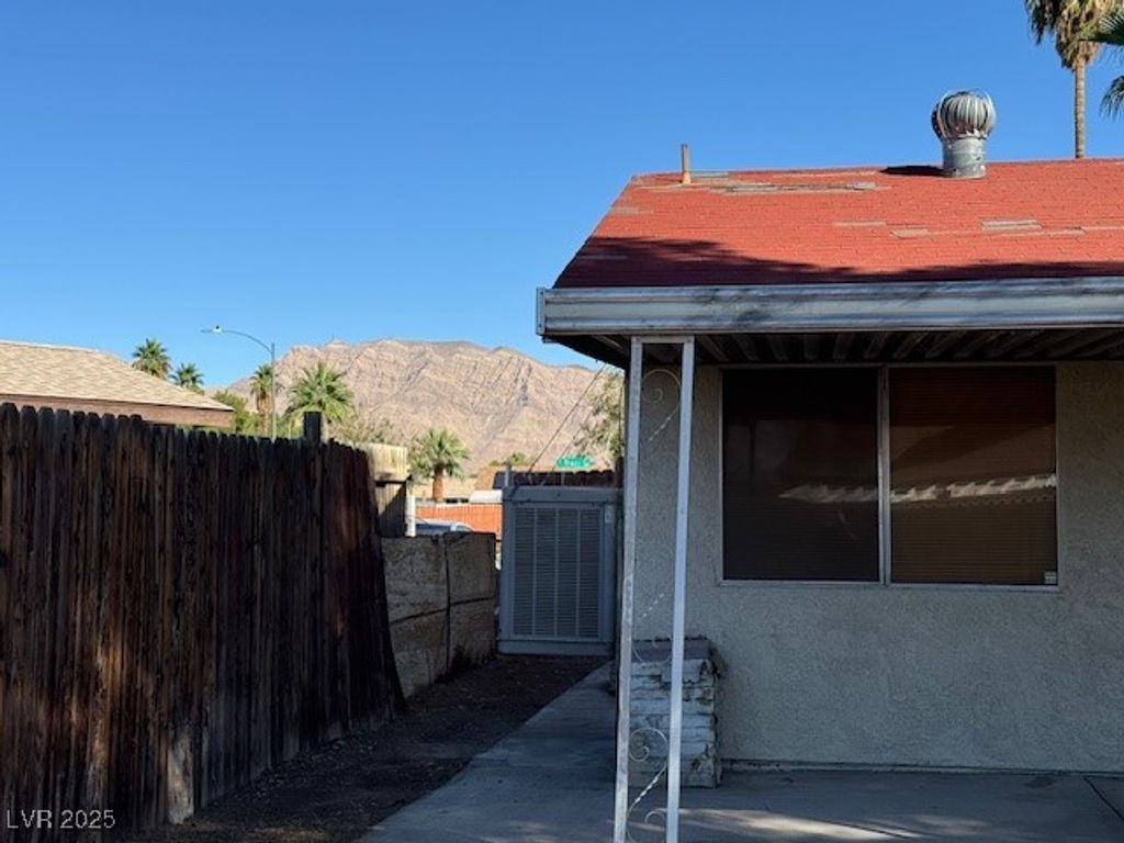 Image 5 of property listing at 30 Traci Street, Las Vegas, NV 89110