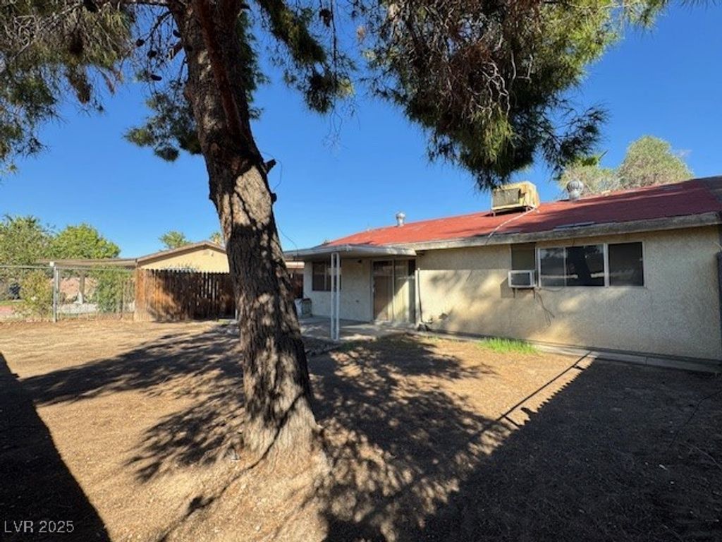 Image 9 of property listing at 30 Traci Street, Las Vegas, NV 89110