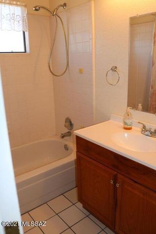 9690 N Donegal Place, Tucson, AZ 85742