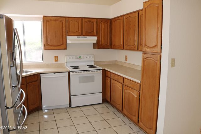 9690 N Donegal Place, Tucson, AZ 85742