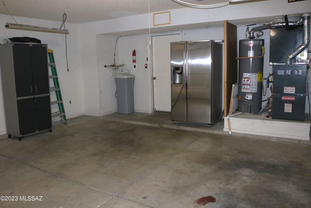 9690 N Donegal Place, Tucson, AZ 85742