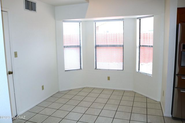 9690 N Donegal Place, Tucson, AZ 85742