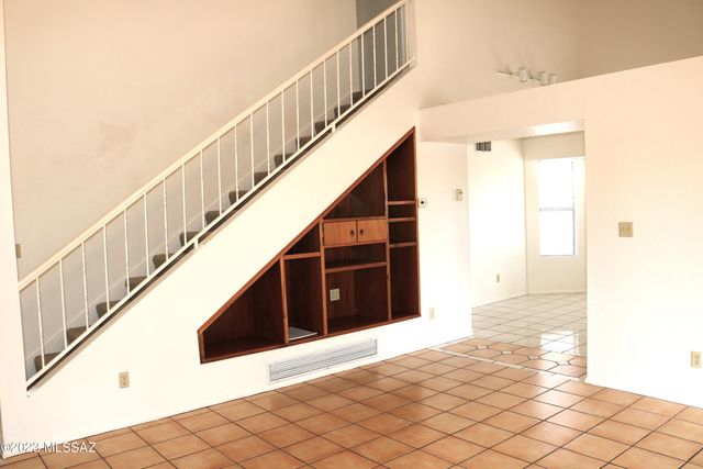 9690 N Donegal Place, Tucson, AZ 85742