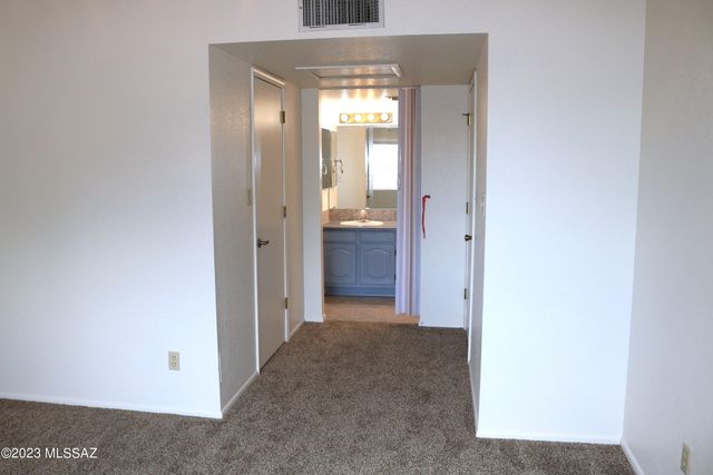 9690 N Donegal Place, Tucson, AZ 85742