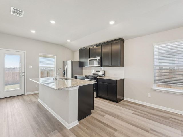 121 Holmby DR, Hutto, TX 78634