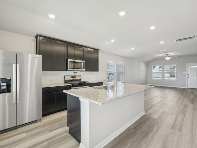 121 Holmby DR, Hutto, TX 78634