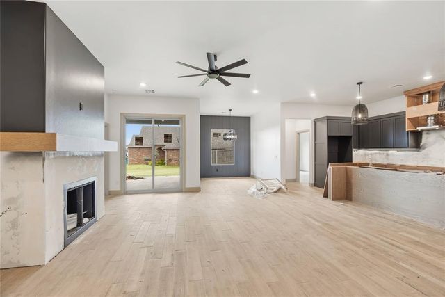 11729 NW 105th Street, Yukon, OK 73099