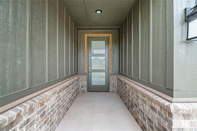 11729 NW 105th Street, Yukon, OK 73099