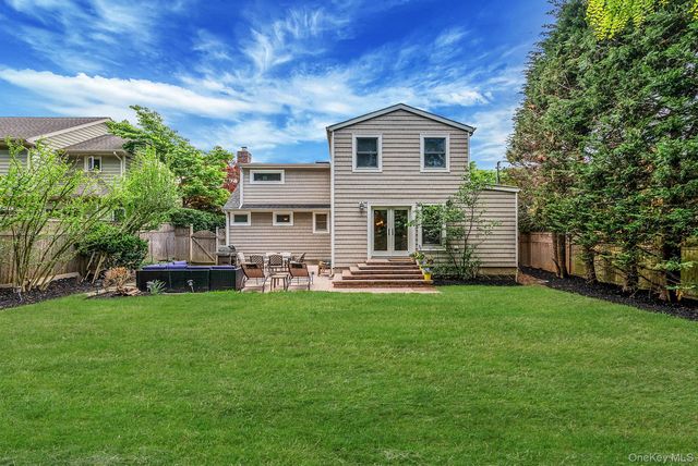 10 Radcliff Boulevard, Glen Head, NY 11545