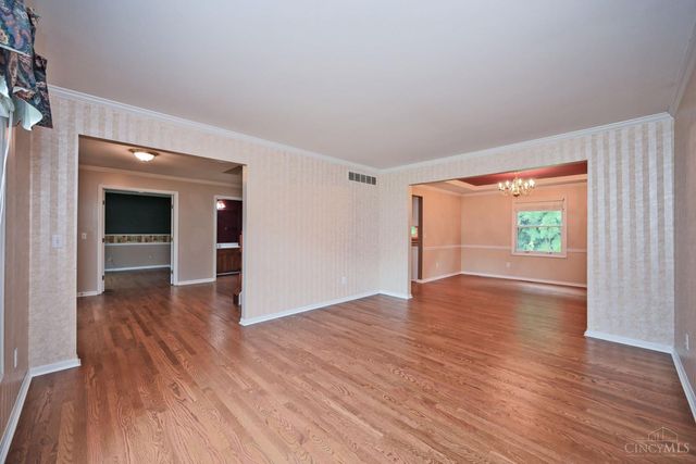935 Paxton Lake Cove, Miami Twp, OH 45140