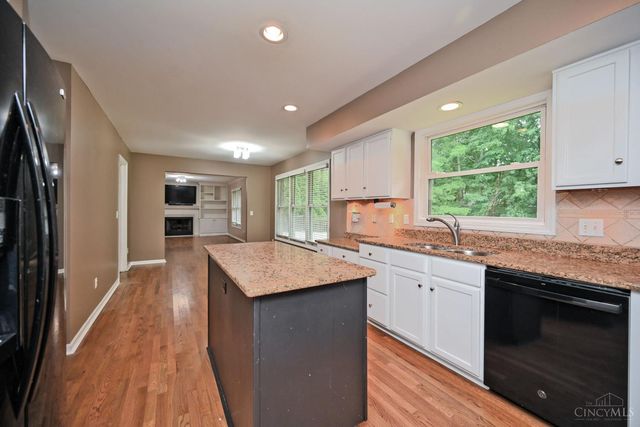 935 Paxton Lake Cove, Miami Twp, OH 45140