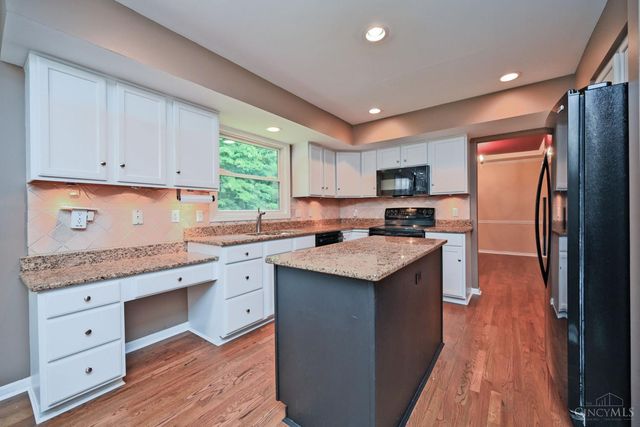 935 Paxton Lake Cove, Miami Twp, OH 45140