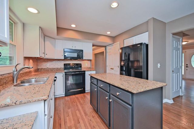 935 Paxton Lake Cove, Miami Twp, OH 45140