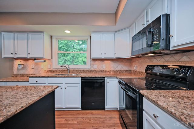 935 Paxton Lake Cove, Miami Twp, OH 45140