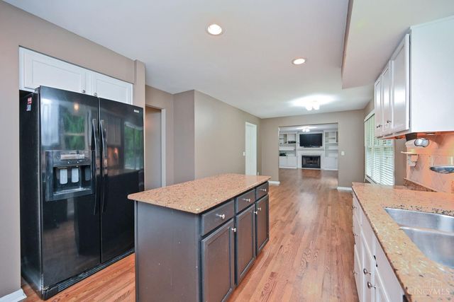 935 Paxton Lake Cove, Miami Twp, OH 45140