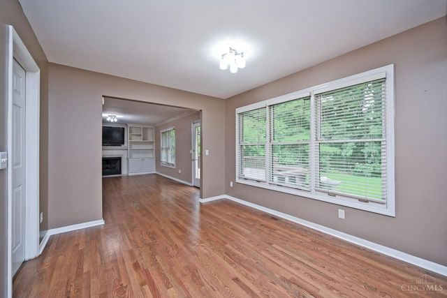 935 Paxton Lake Cove, Miami Twp, OH 45140