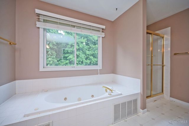 935 Paxton Lake Cove, Miami Twp, OH 45140