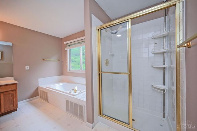935 Paxton Lake Cove, Miami Twp, OH 45140