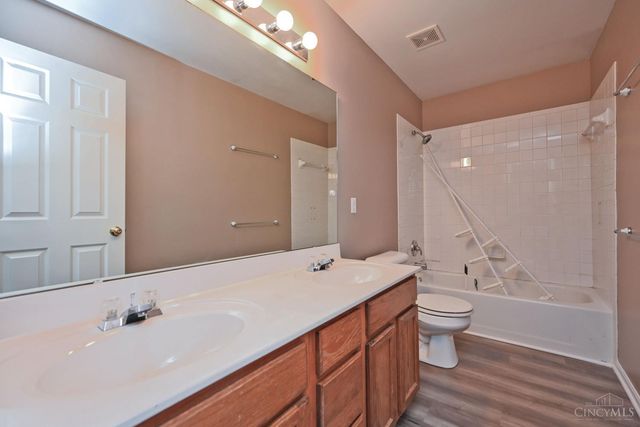 935 Paxton Lake Cove, Miami Twp, OH 45140